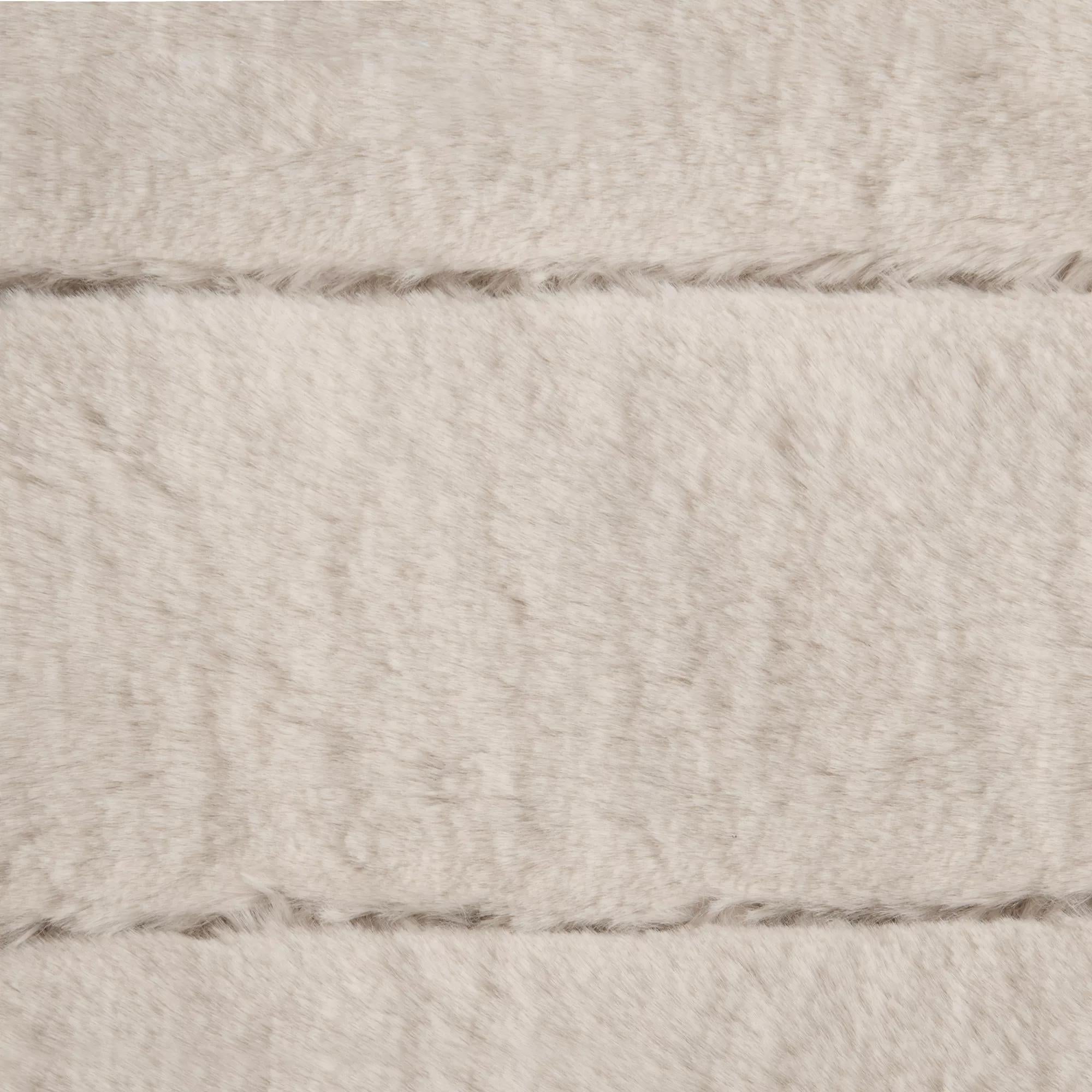 Oatmeal Cougar Faux Fur Throw