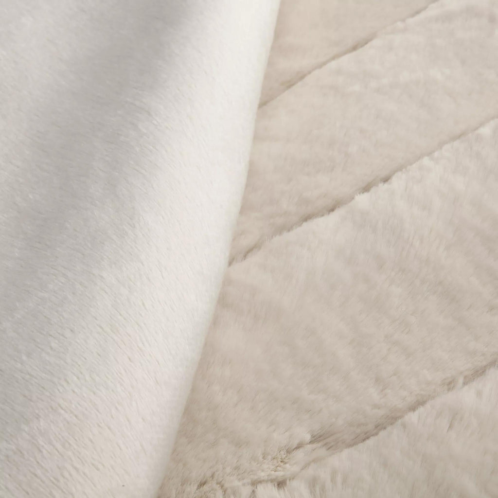 Oatmeal Cougar Faux Fur Throw