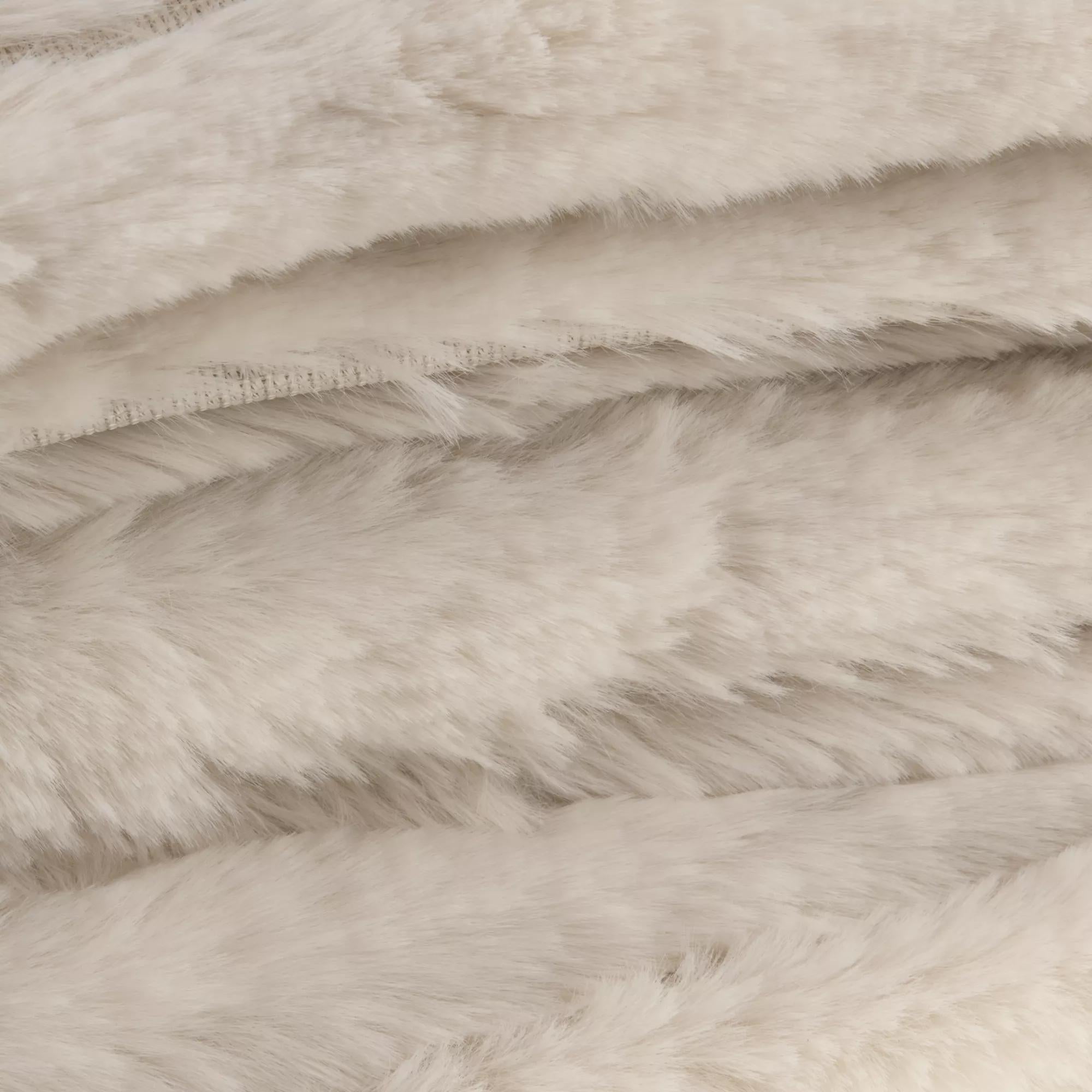 Oatmeal Cougar Faux Fur Throw