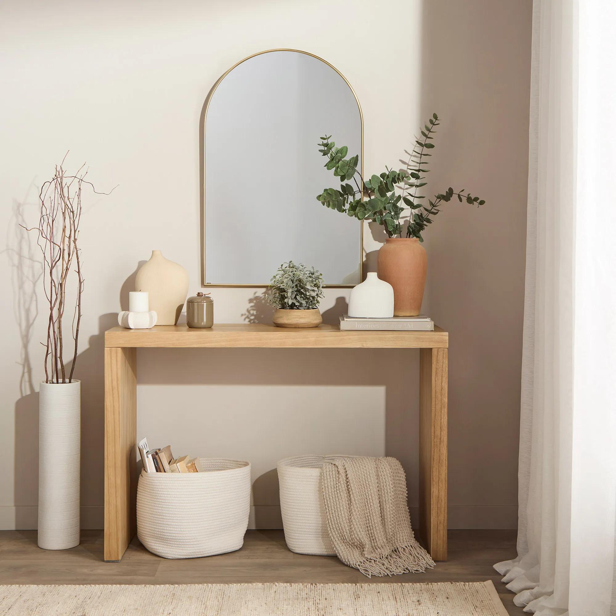 Curved Ceramic Table Vase