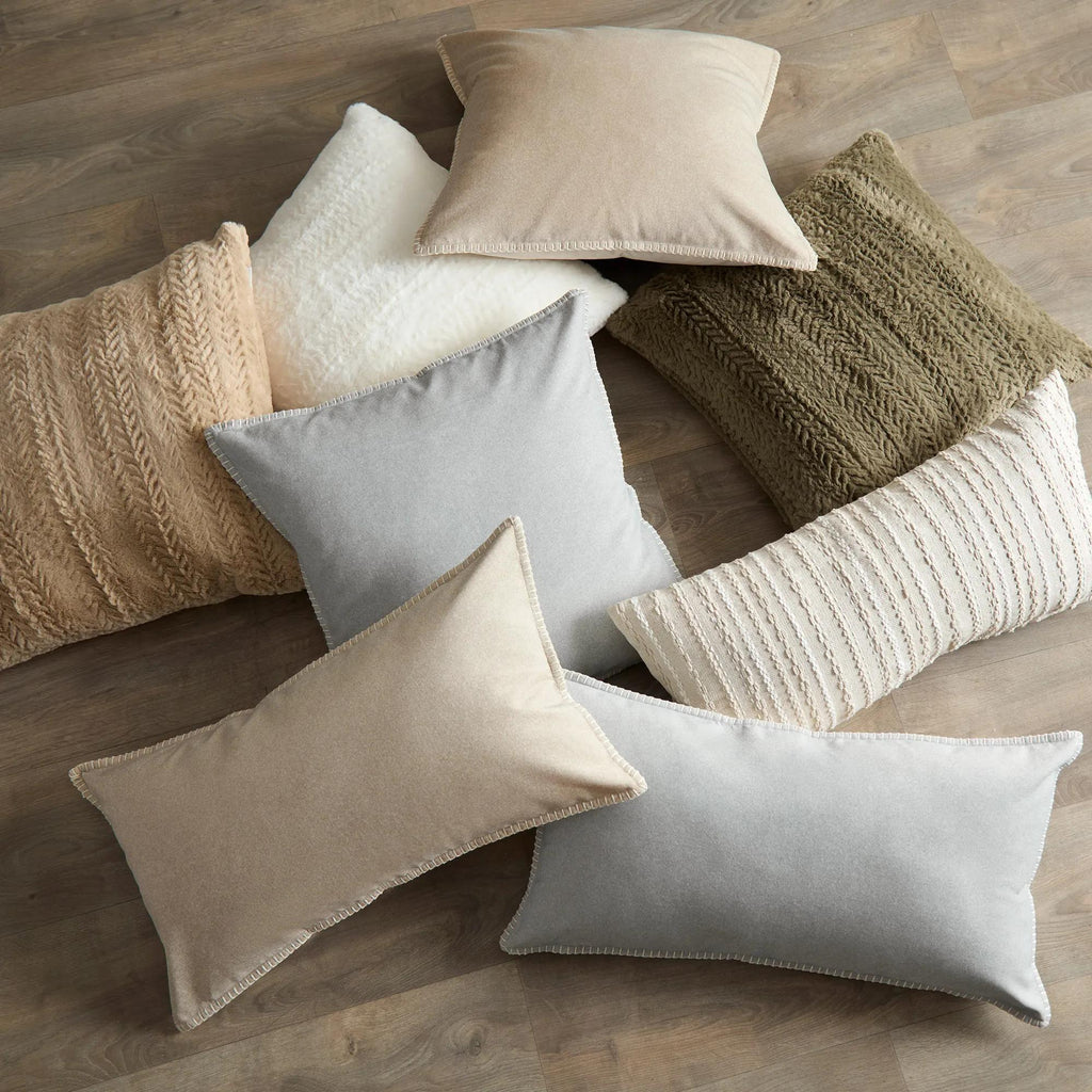 Off White Set of 2 Ellyn Decorative Pillow