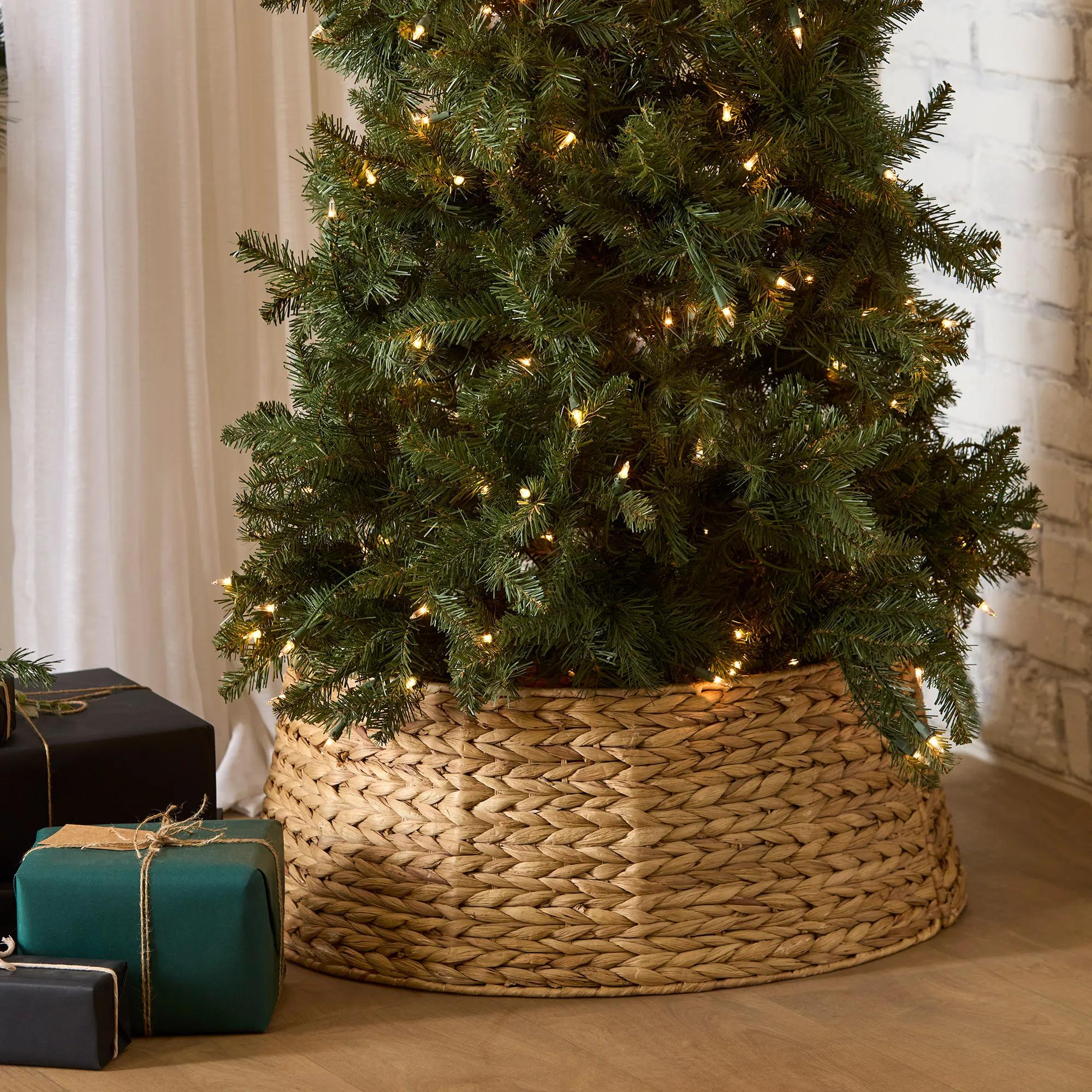Natural Fiber Tree Skirt